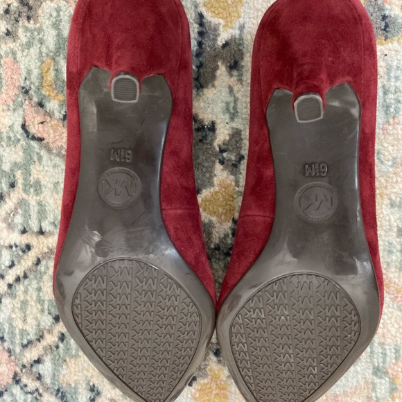 🆕 NWOT, MICHAEL, Michael Kors, Suede, Pointed Toe Pumps, Burgundy, Size 6 1/2M - Picture 3 of 4